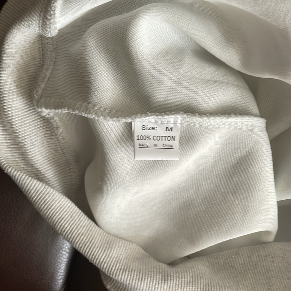 New sweatshirt size medium to large - Picture 4 of 5